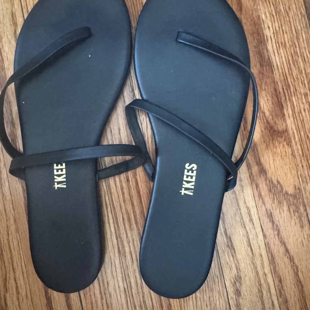 TKEES Elegant Black Sandals - Picture 4 of 7